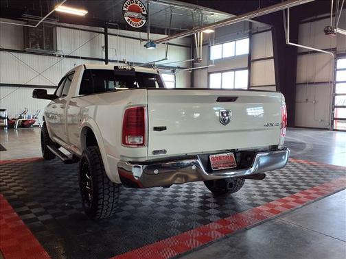 2017 RAM 2500 Laramie Crew Cab 4x4 8' Box