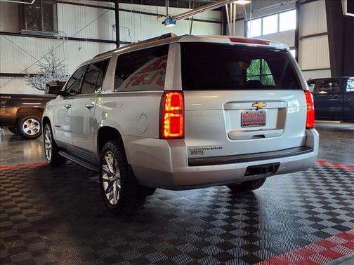 Silver Ice Metallic 2017 Chevrolet Suburban LT