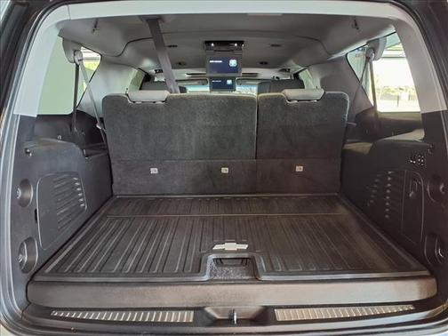 Silver Ice Metallic 2017 Chevrolet Suburban LT