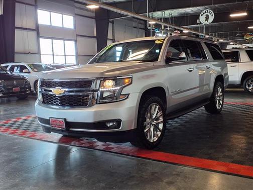 Silver Ice Metallic 2017 Chevrolet Suburban LT