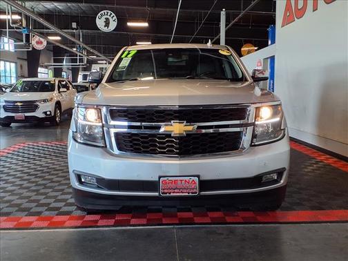 Silver Ice Metallic 2017 Chevrolet Suburban LT