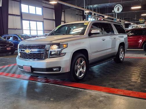 Silver Ice Metallic 2018 Chevrolet Suburban LT