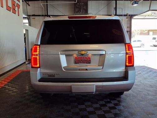 Silver Ice Metallic 2018 Chevrolet Suburban LT