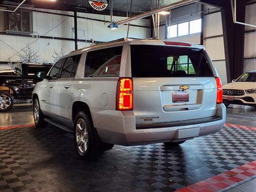 Silver Ice Metallic 2018 Chevrolet Suburban LT