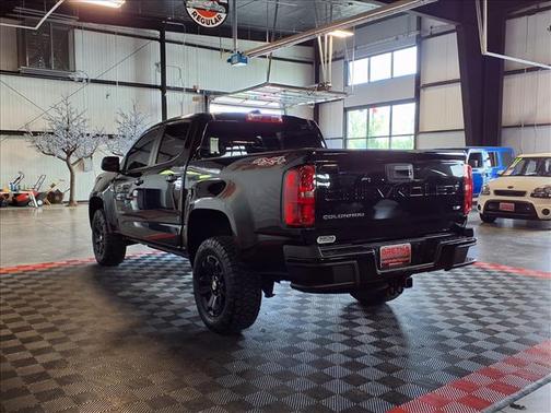 Black 2022 Chevrolet Colorado LT
