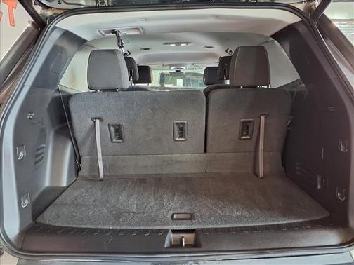 Pepperdust Metallic 2018 Chevrolet Traverse LT Cloth