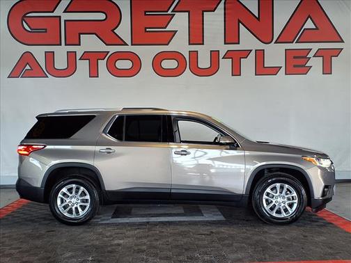 Pepperdust Metallic 2018 Chevrolet Traverse LT Cloth