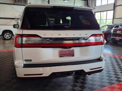 White Platinum Metallic Tri-Coat 2018 Lincoln Navigator Reserve