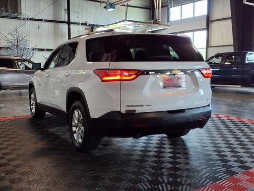 Summit White 2019 Chevrolet Traverse LT Cloth