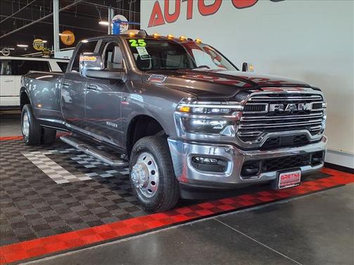 Granite Crystal Metallic Clearcoat 2025 RAM 3500 Laramie Crew Cab 4x4 8' Box