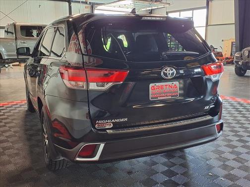 Midnight Black Metallic 2017 Toyota Highlander