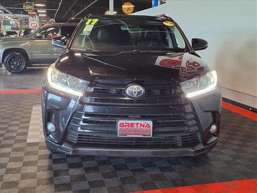 Midnight Black Metallic 2017 Toyota Highlander