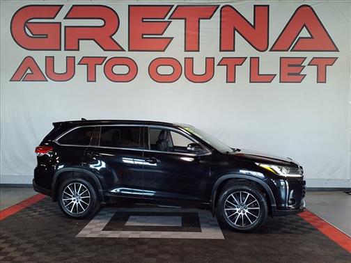 Midnight Black Metallic 2017 Toyota Highlander