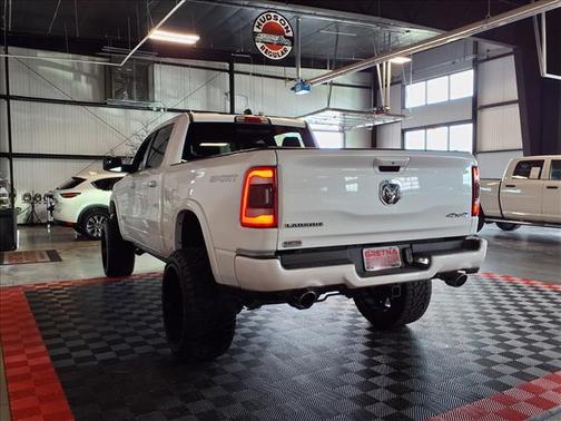 Ivory White Tri-Coat Pearlcoat 2022 RAM 1500 Laramie