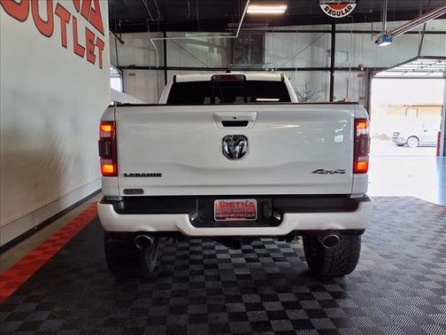 Ivory White Tri-Coat Pearlcoat 2022 RAM 1500 Laramie