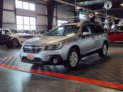 Ice Silver Metallic 2018 Subaru Outback 2.5i Premium