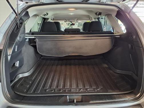 Ice Silver Metallic 2018 Subaru Outback 2.5i Premium