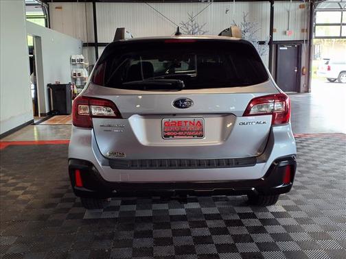 Ice Silver Metallic 2018 Subaru Outback 2.5i Premium