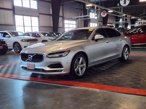 Bright Silver Metallic 2018 Volvo S90 T5 Momentum
