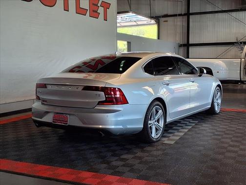 Bright Silver Metallic 2018 Volvo S90 T5 Momentum