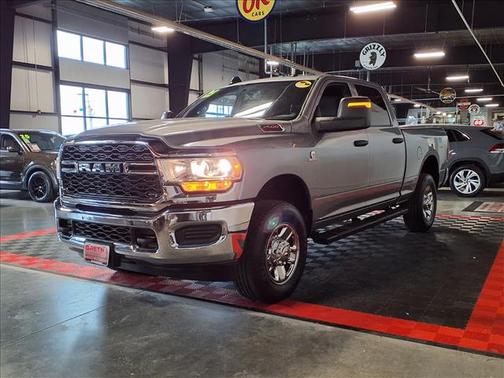 2023 RAM 2500 Tradesman Crew Cab 4x4 6'4' Box