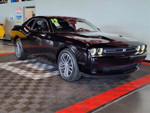 Pitch Black Clearcoat 2019 Dodge Challenger SXT