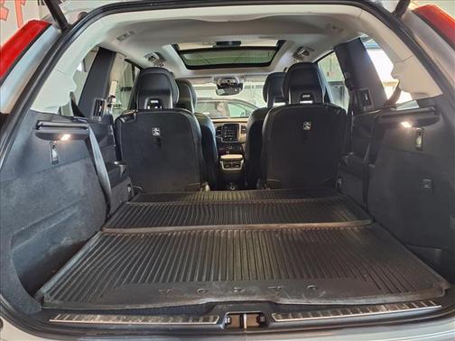 2020 Volvo XC90 T6 Momentum