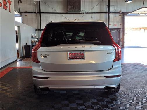 2020 Volvo XC90 T6 Momentum
