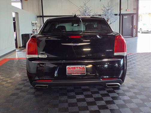 Gloss Black 2018 Chrysler 300 Touring