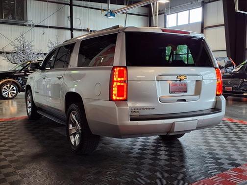 Silver Ice Metallic 2018 Chevrolet Suburban LT