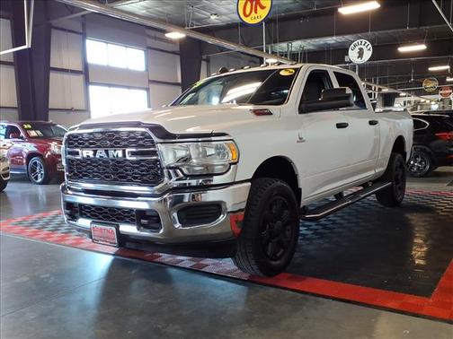 2021 RAM 2500 Tradesman Crew Cab 4x4 6'4' Box