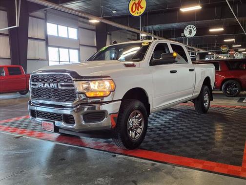 2022 RAM 2500 Tradesman Crew Cab 4x4 6'4' Box