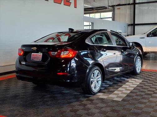 Mosaic Black Metallic 2019 Chevrolet Cruze LT