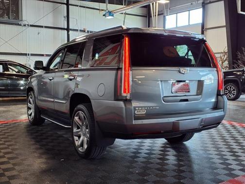 2018 Cadillac Escalade Luxury