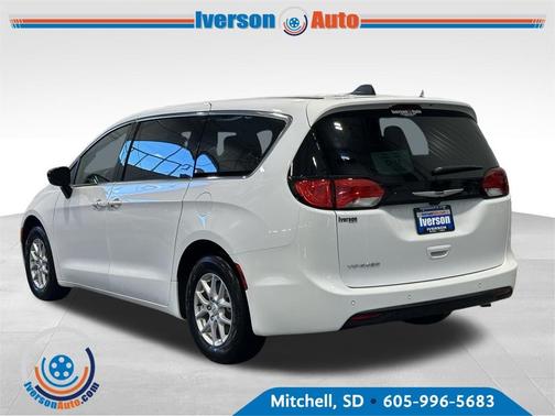 2026 Chrysler Voyager LX