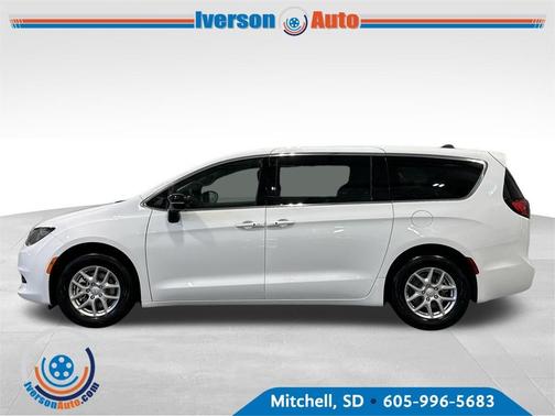 2026 Chrysler Voyager LX