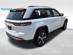 Bright White Clearcoat 2023 Jeep Grand Cherokee Limited
