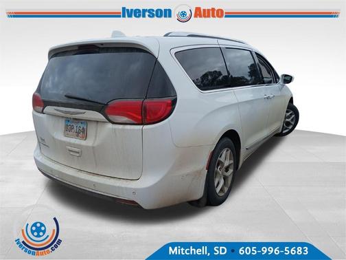 2017 Chrysler Pacifica Touring-L Plus