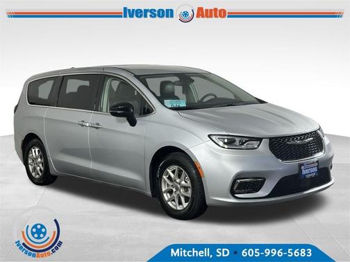 2024 Chrysler Pacifica Touring-L