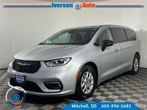 2024 Chrysler Pacifica Touring-L