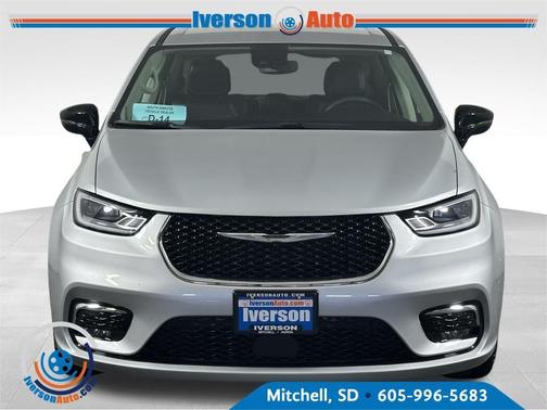 2024 Chrysler Pacifica Touring-L
