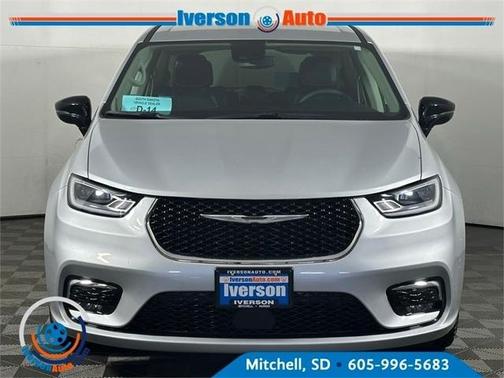 2024 Chrysler Pacifica Touring-L