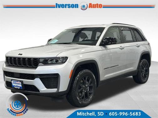 Silver Zynith 2026 Jeep Grand Cherokee Laredo