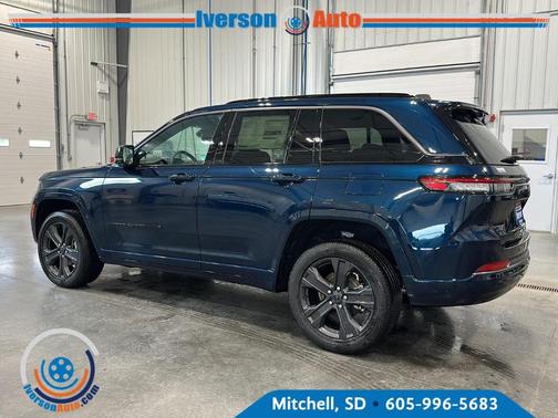 Fathom Blue Pearlcoat 2027 Jeep Grand Cherokee Limited
