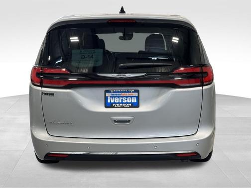 2024 Chrysler Pacifica Touring-L