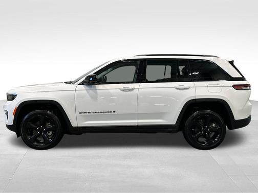 Bright White Clearcoat 2023 Jeep Grand Cherokee Limited