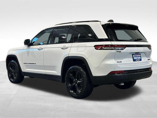 Bright White Clearcoat 2023 Jeep Grand Cherokee Limited