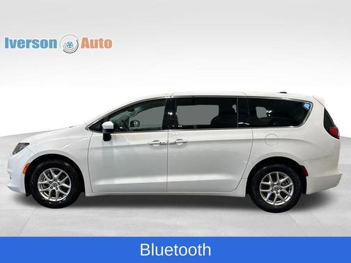 Bright White Clearcoat 2023 Chrysler Voyager LX