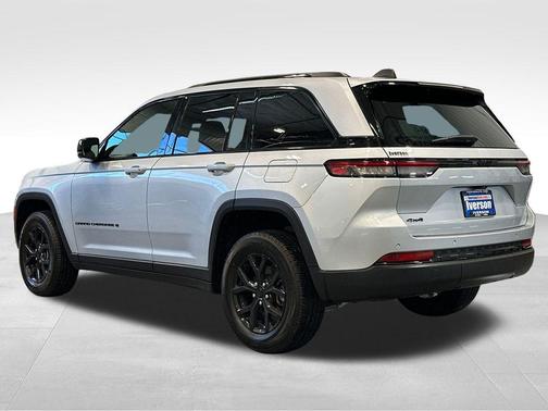 Silver Zynith 2024 Jeep Grand Cherokee Laredo