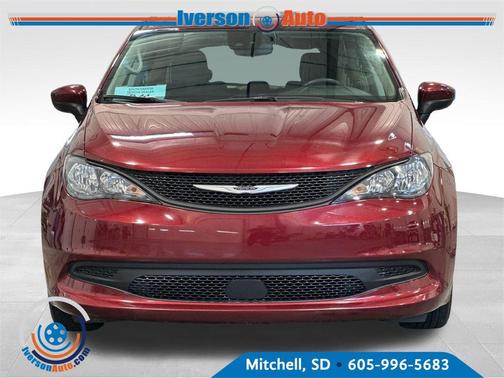 Velvet Red Pearlcoat 2023 Chrysler Voyager LX